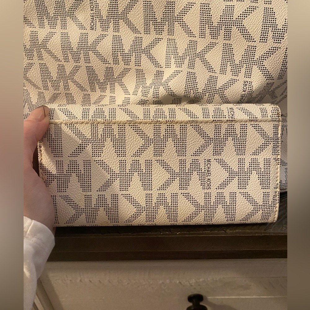 Navy white and gold Michael Kors tote and matching wallet. Used. - Picture 15 of 16